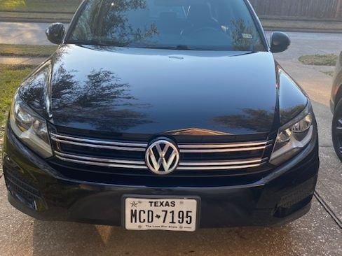 Used 2017 Volkswagen Tiguan S image 1