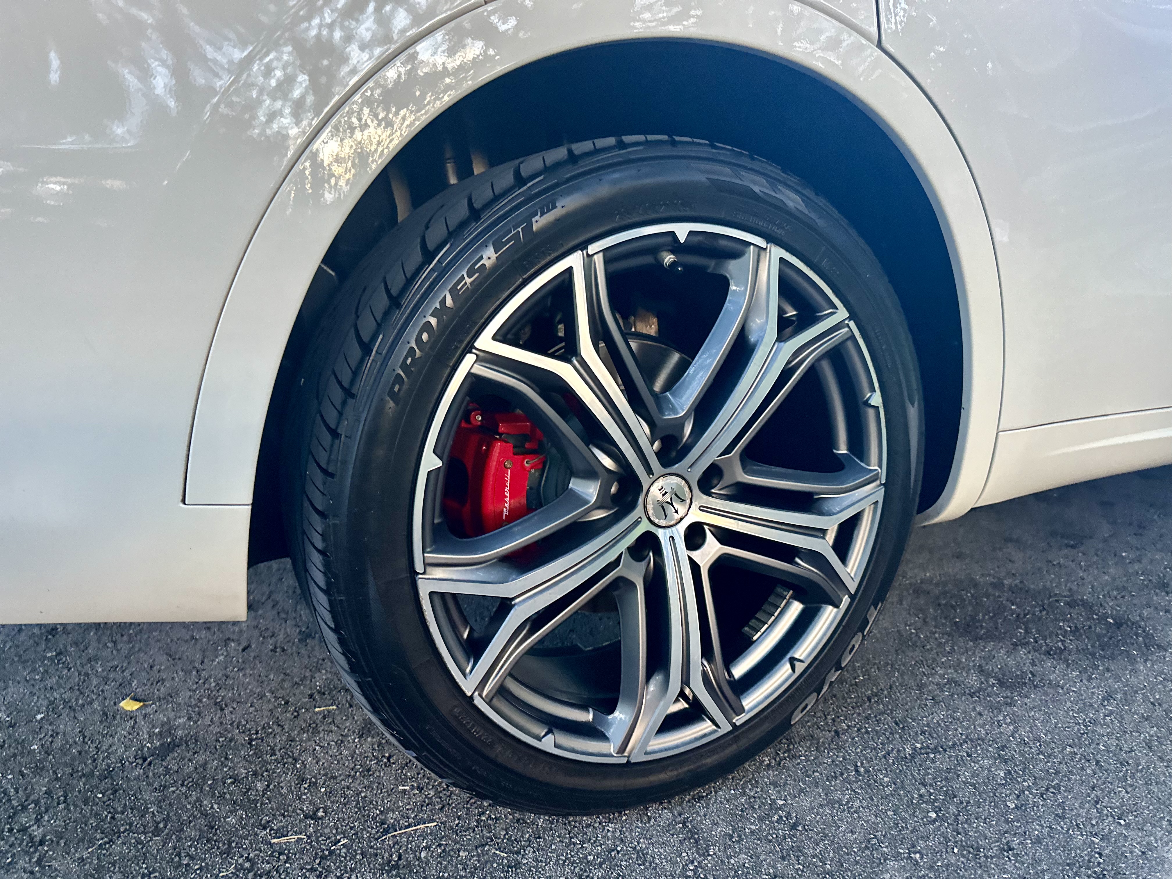 Used 2021 Maserati Levante AWD/4WD image 18