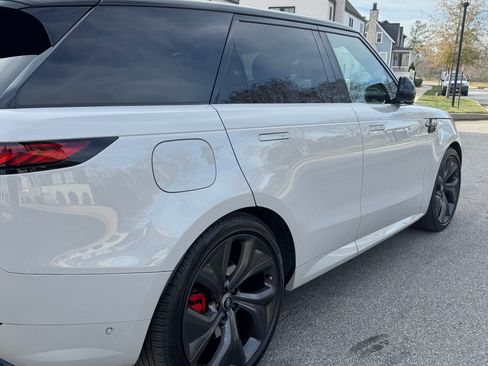Used 2024 Land Rover Range Rover Sport Dynamic SE image 2