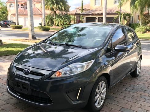 Used 2011 Ford Fiesta SE w/ 203A Rapid Spec Order Code image 1