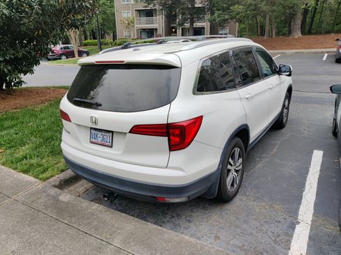 Used 2018 Honda Pilot EX image 4