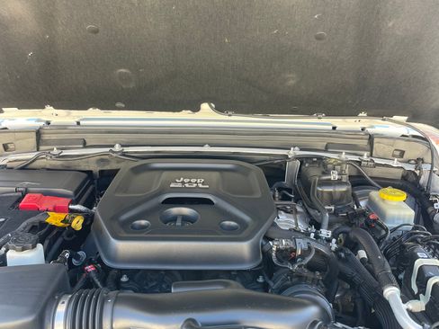 Used 2021 Jeep Wrangler Unlimited Sahara w/ Safety Group AWD/4WD image 11