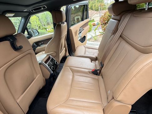 Used 2024 Land Rover Range Rover Long Wheelbase SE image 10