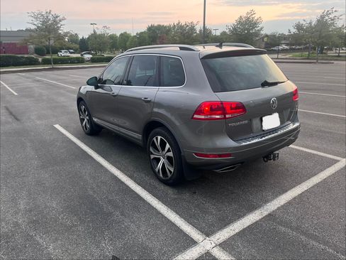 Used 2012 Volkswagen Touareg TDI AWD/4WD image 10