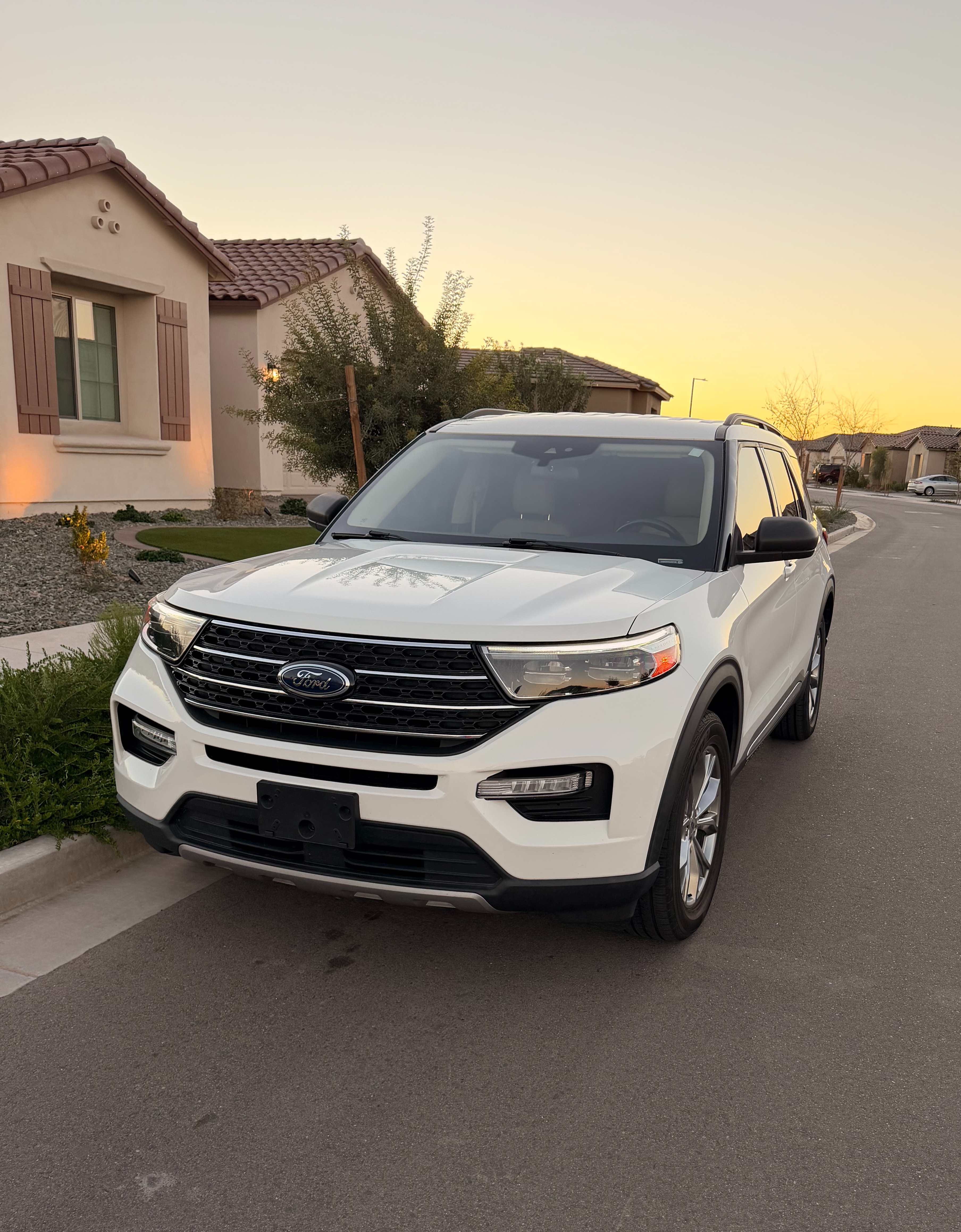 Used 2020 Ford Explorer XLT w/ Equipment Group 202A AWD/4WD image 4