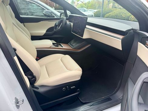 Used 2022 Tesla Model X image 8
