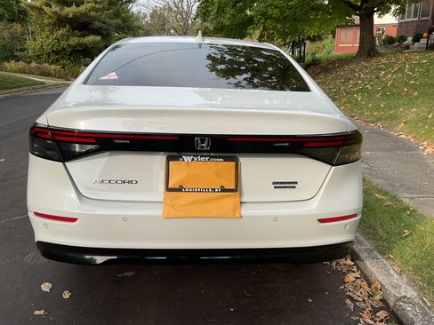 Used 2025 Honda Accord Touring image 6