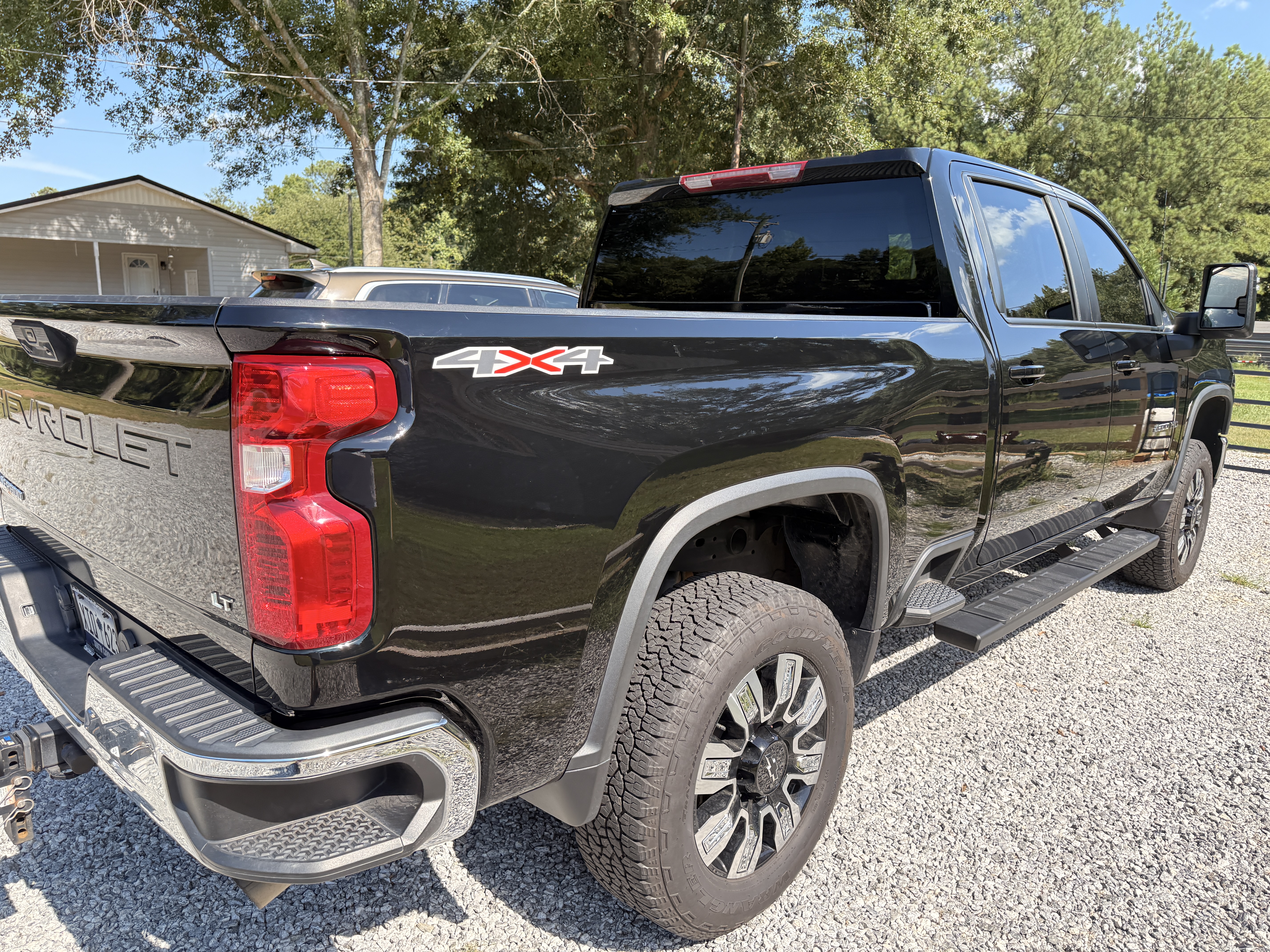 Used 2024 Chevrolet Silverado 2500 LT AWD/4WD image 9