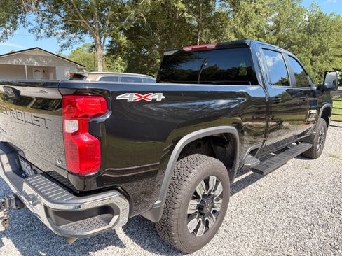 Used 2024 Chevrolet Silverado 2500 LT AWD/4WD image 9