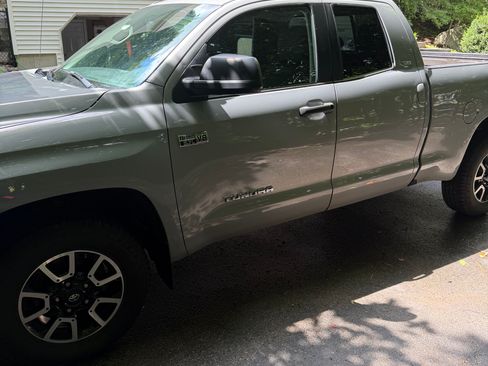 Used 2018 Toyota Tundra SR5 AWD/4WD image 2