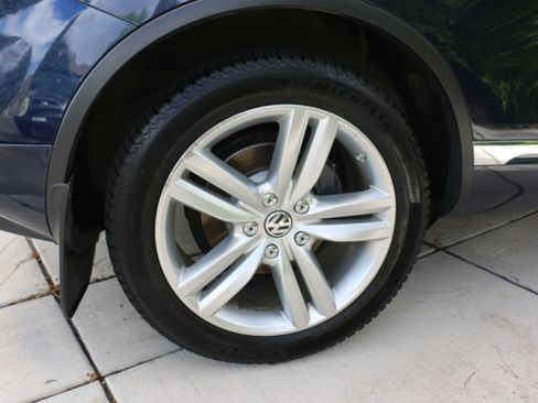Used 2012 Volkswagen Touareg VR6 image 20