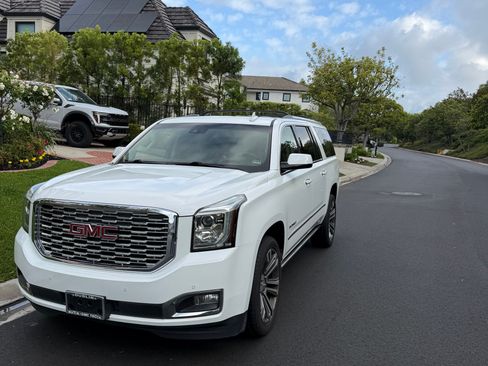 Used 2019 GMC Yukon XL Denali w/ Denali Ultimate Package AWD/4WD image 6