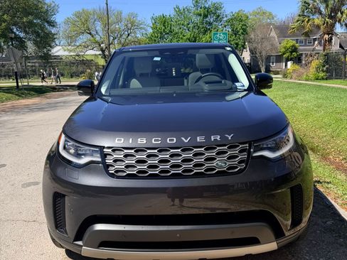 Used 2024 Land Rover Discovery S image 6