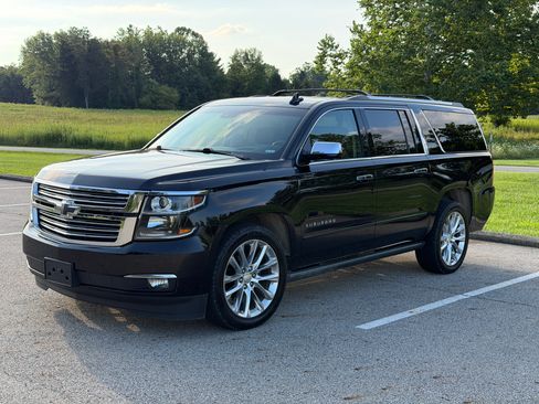 Used 2019 Chevrolet Suburban Premier w/ Premier Plus Edition AWD/4WD image 13