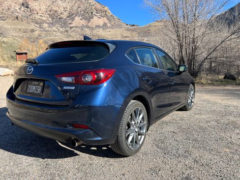 Used 2018 MAZDA MAZDA3 Grand Touring w/ Premium Equipment Package image 8