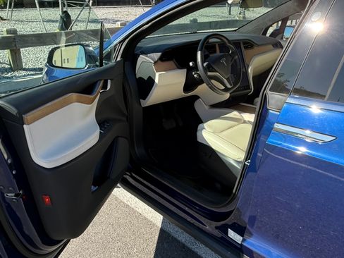 Used 2020 Tesla Model X Long Range AWD/4WD image 8