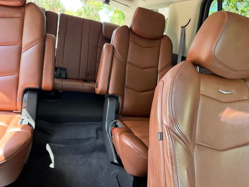 Used 2016 Cadillac Escalade Premium image 20