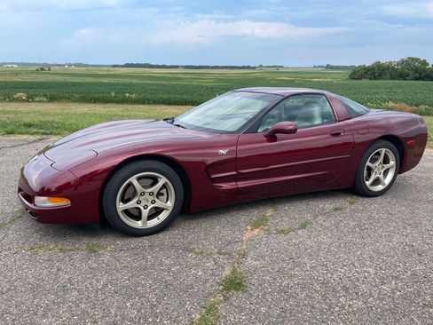 Used 2003 Chevrolet Corvette Coupe w/ Preferred Equipment Group RWD image 1