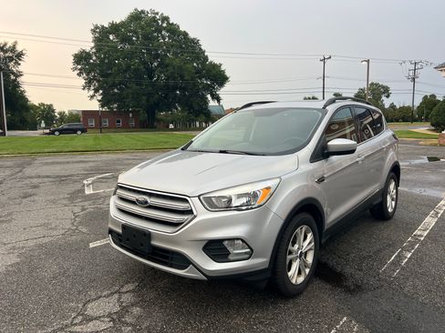 Used 2018 Ford Escape SE FWD image 9