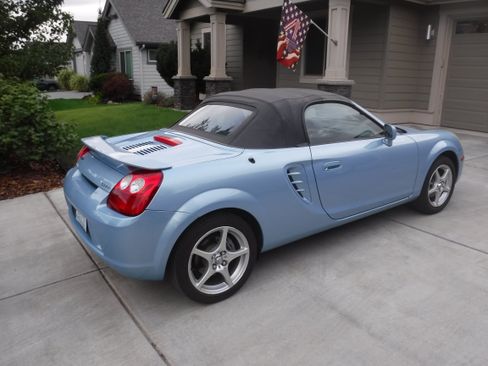 Used 2003 Toyota MR2 RWD image 6