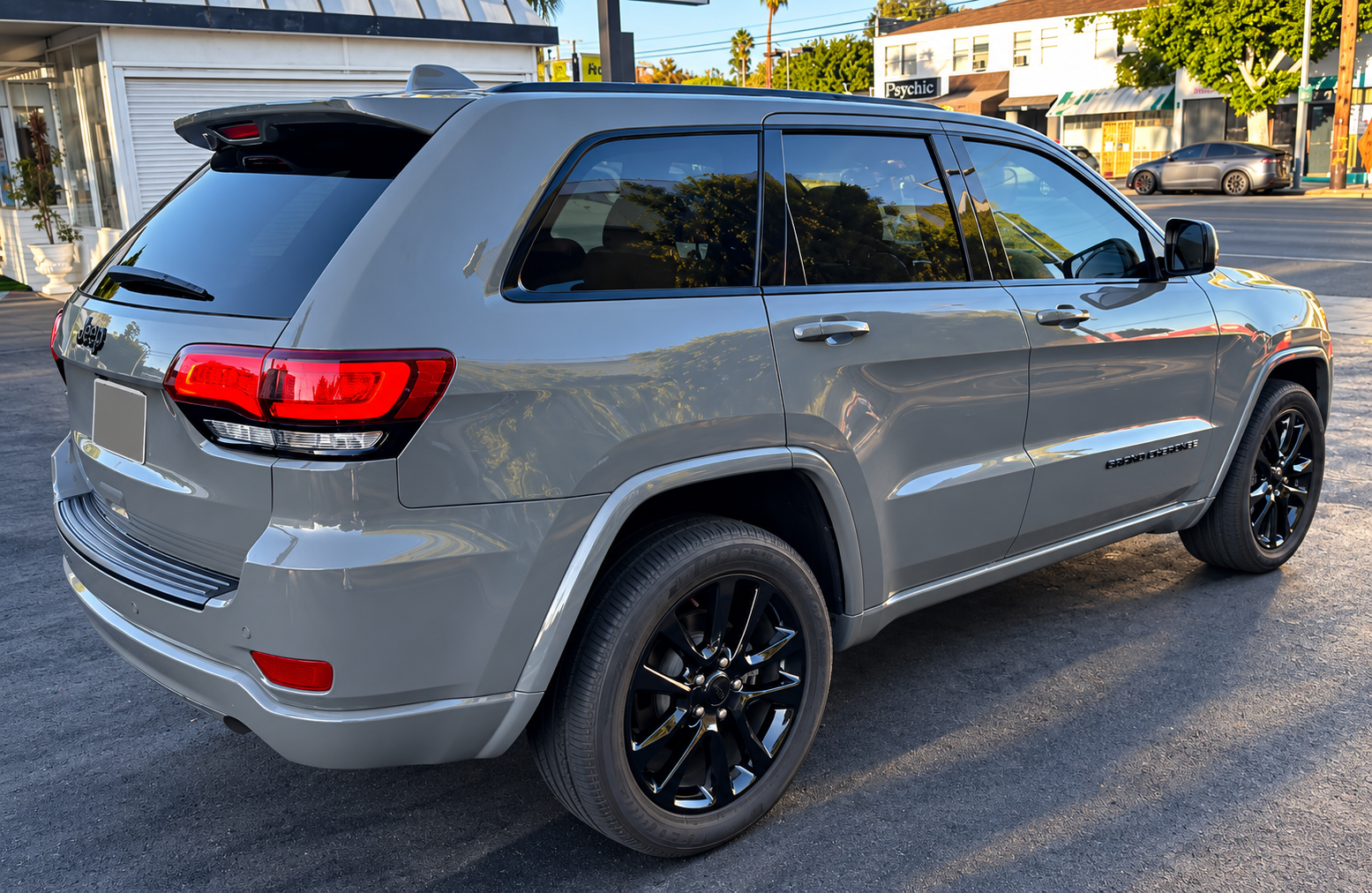 Used 2021 Jeep Grand Cherokee Laredo X RWD image 4