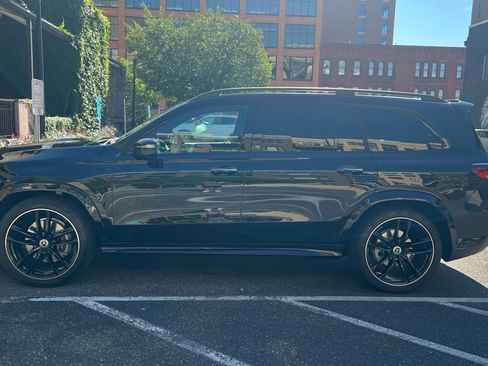 Used 2024 Mercedes-Benz GLS 450 4MATIC image 1