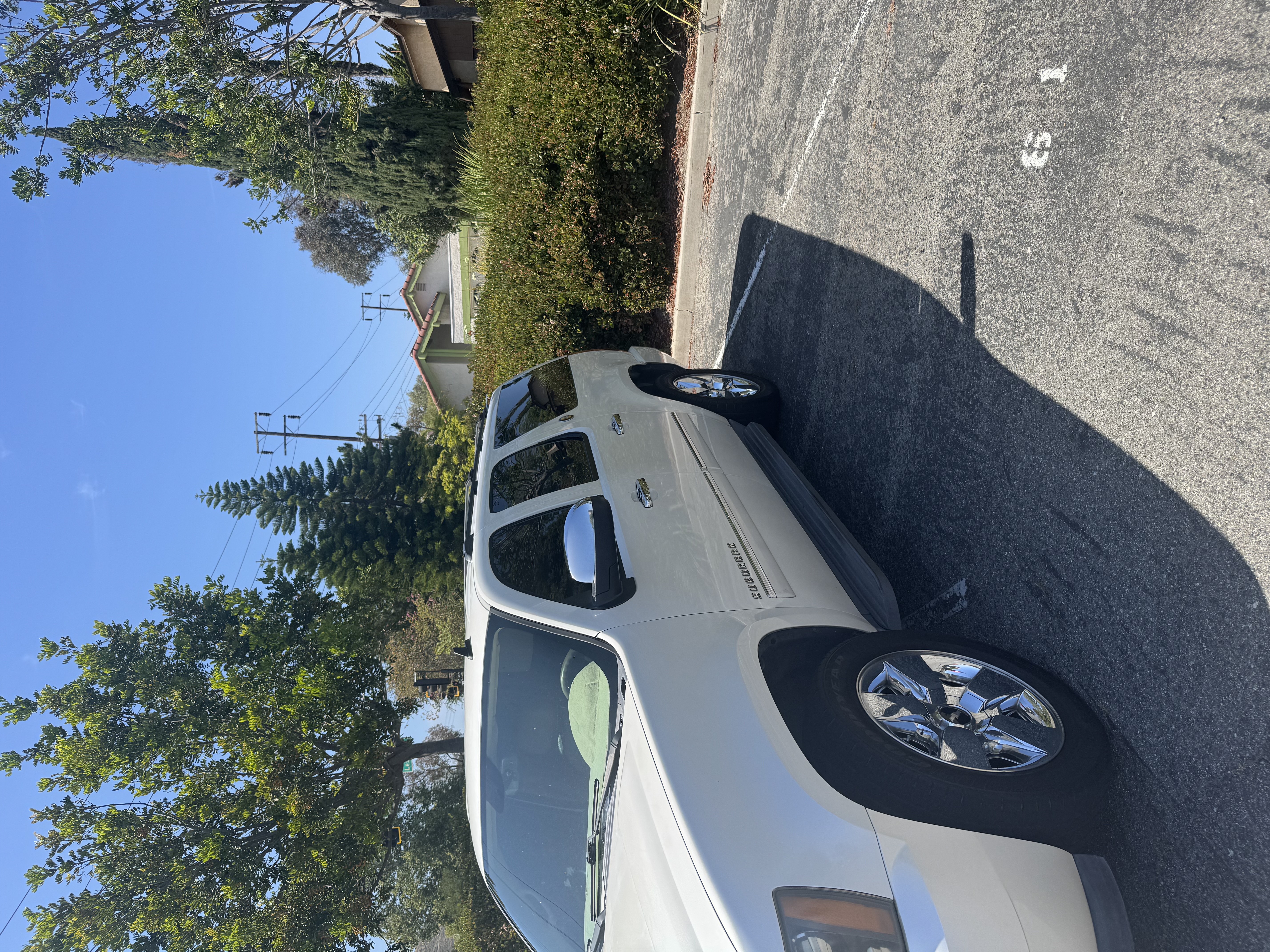Used 2010 Chevrolet Suburban LTZ RWD image 2