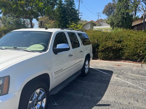 Used 2010 Chevrolet Suburban LTZ RWD image 2