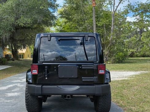 Used 2011 Jeep Wrangler Unlimited Sahara w/ Connectivity Group AWD/4WD image 10