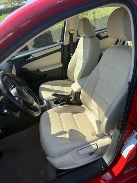 Used 2012 Volkswagen Jetta SE FWD image 4