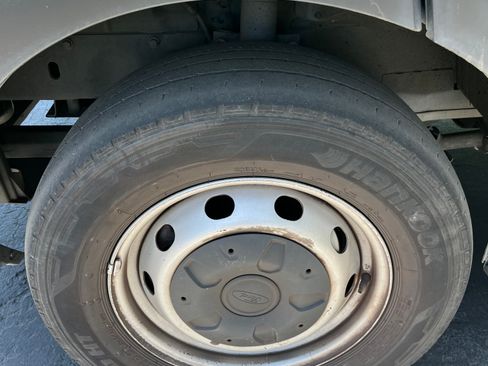 Used 2019 Ford Transit 250 148 Medium Roof image 17