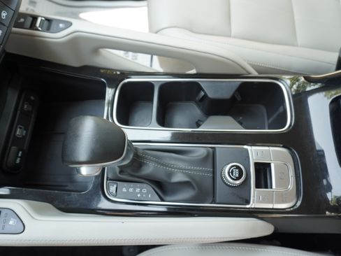 Used 2023 Kia Telluride EX w/ EX Captain's Chair Package FWD image 9