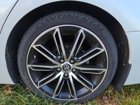 Used 2019 Toyota Avalon Touring image 12