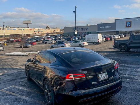 Used 2023 Tesla Model S Standard Range image 5