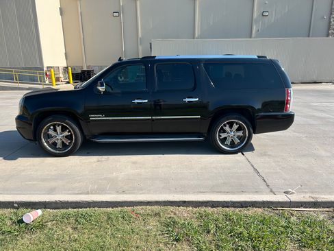 Used 2010 GMC Yukon XL Denali AWD/4WD image 14