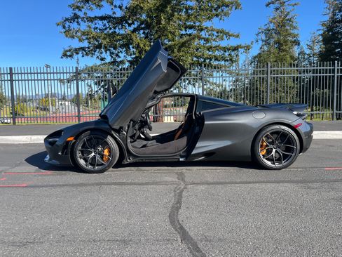 Used 2020 McLaren 720S image 13