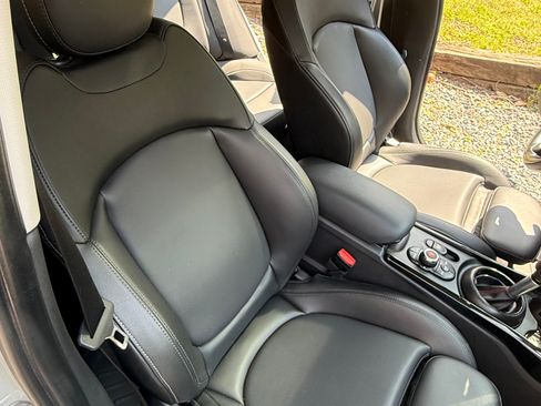 Used 2019 MINI Cooper Clubman S w/ Premium Package image 21