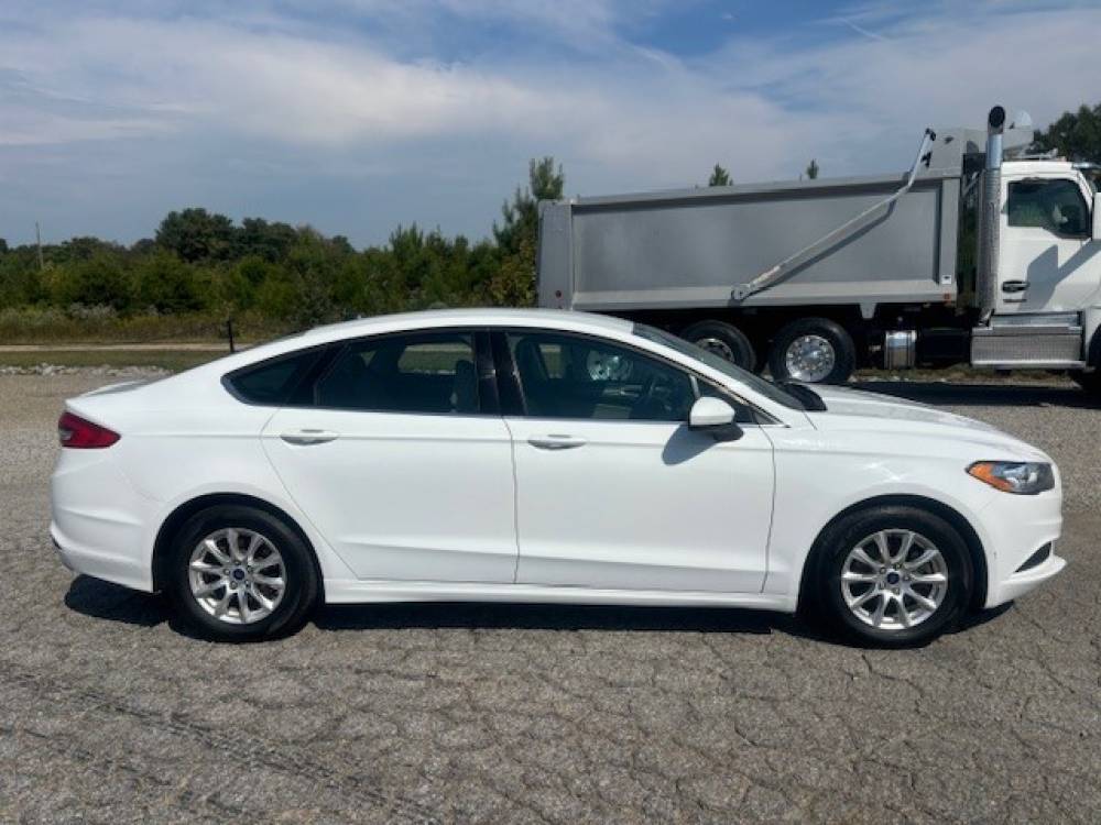 Used 2017 Ford Fusion S FWD image 5