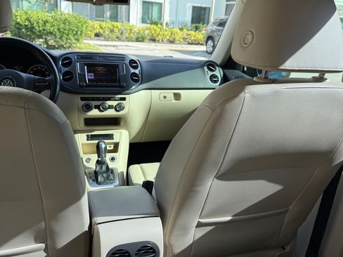 Used 2017 Volkswagen Tiguan S image 15