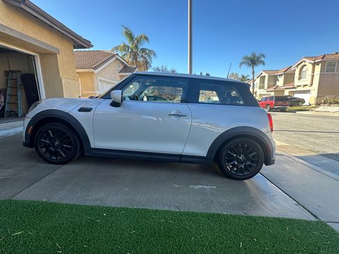 Used 2022 MINI Cooper 2-Door Hardtop image 2
