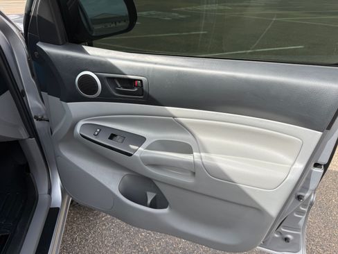 Used 2015 Toyota Tacoma TRD Pro image 11