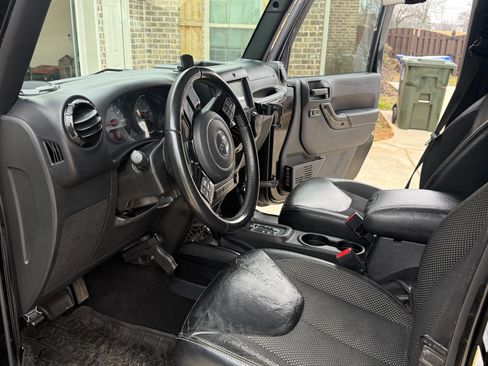 Used 2016 Jeep Wrangler Unlimited Sahara image 13