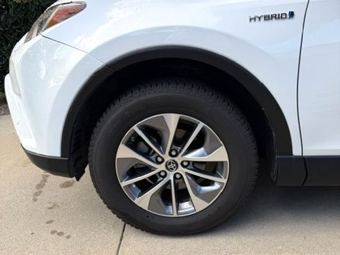 Used 2017 Toyota RAV4 XLE image 15