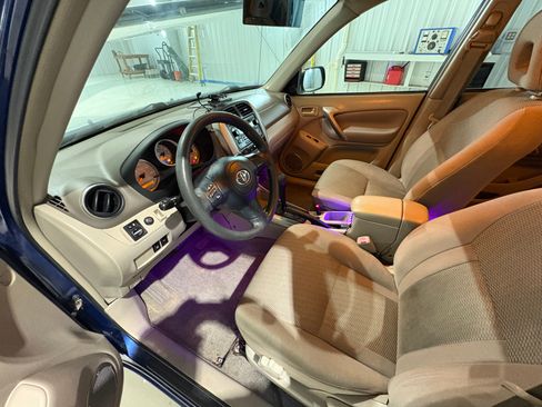 Used 2004 Toyota RAV4 2WD image 24