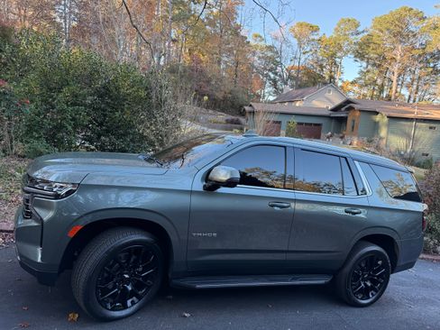 Used 2023 Chevrolet Tahoe LT w/ Luxury Package image 9