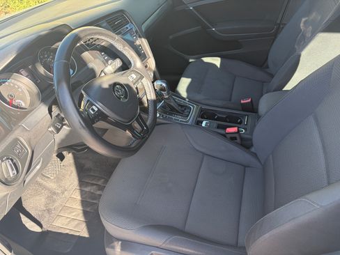 Used 2017 Volkswagen e-Golf SE FWD image 10