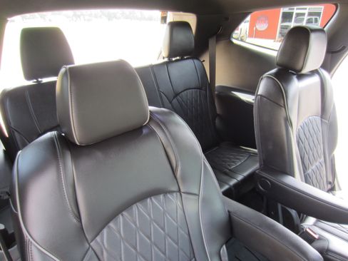 Used 2023 Buick Enclave Avenir w/ Trailering Package, 5000 lbs. FWD image 13
