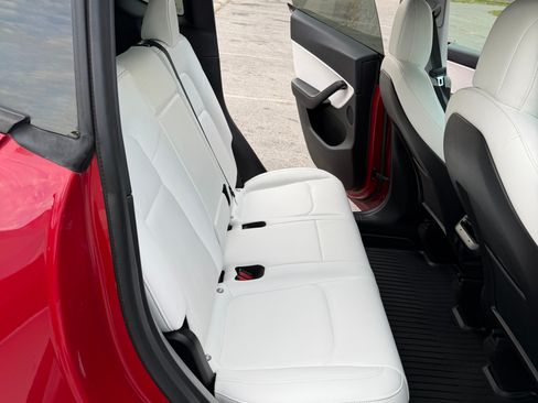 Used 2021 Tesla Model Y Performance image 11