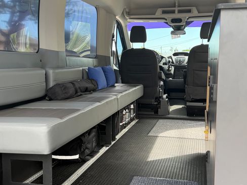 Used 2017 Ford Transit 350 XLT RWD image 4