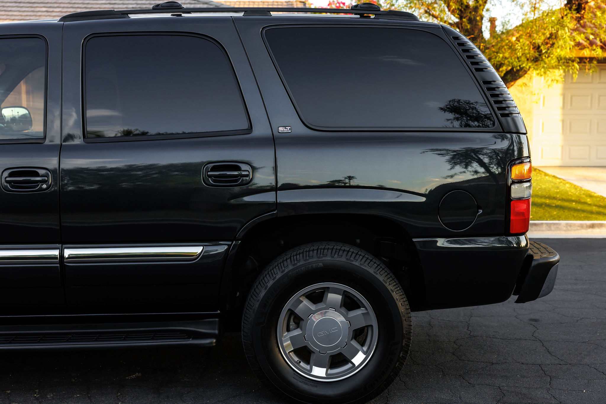 Used 2005 GMC Yukon SLT w/ SLT Preferred Equipment Group RWD image 14